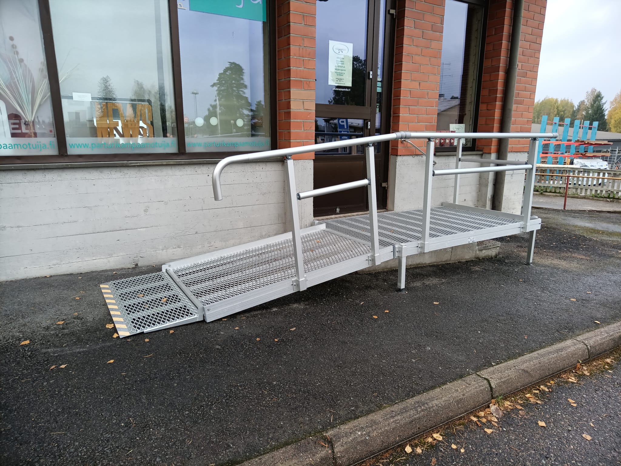 Esteet�n sis��nk�ynti